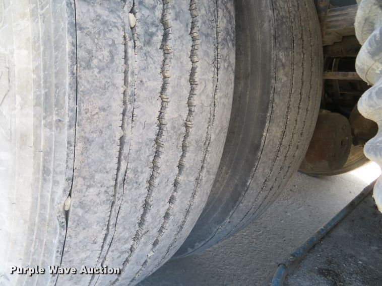 image for item FB9847 2005 International 4200  street sweeper truck