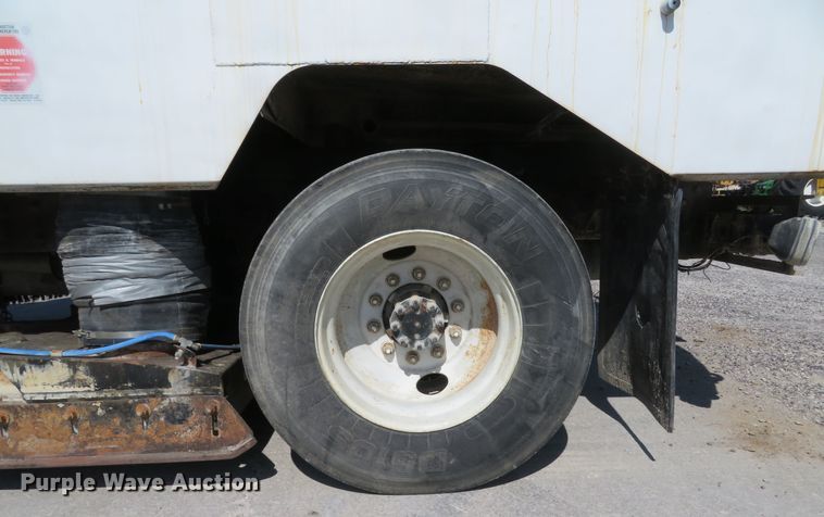 image for item FB9847 2005 International 4200  street sweeper truck