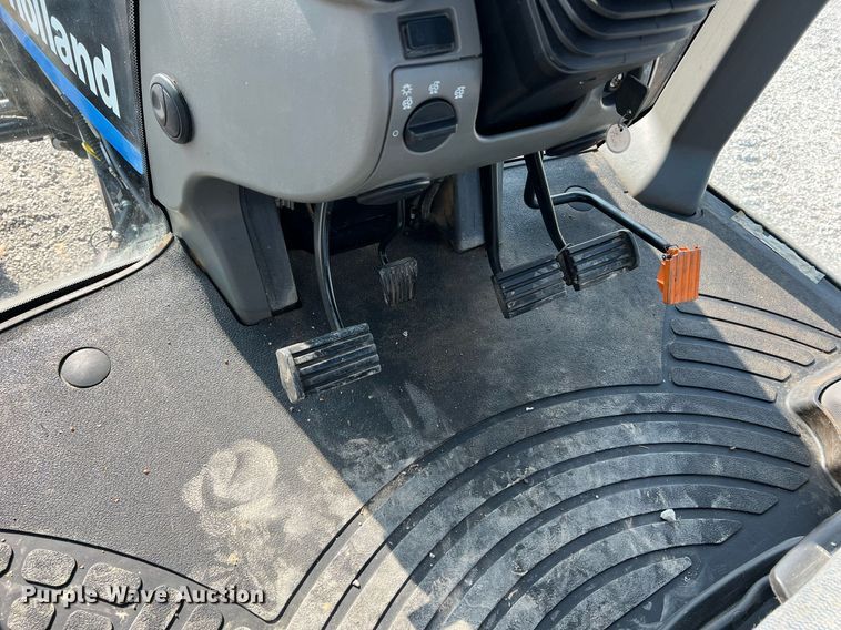 image for item II9073 2003 New Holland TG210  MFWD tractor