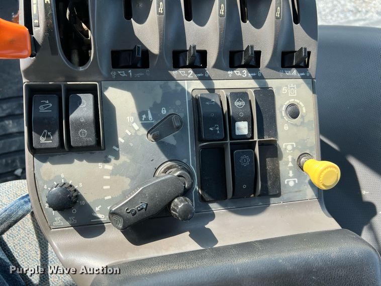 image for item II9073 2003 New Holland TG210  MFWD tractor