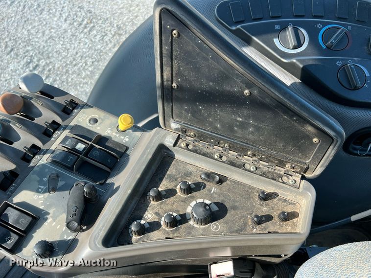 image for item II9073 2003 New Holland TG210  MFWD tractor