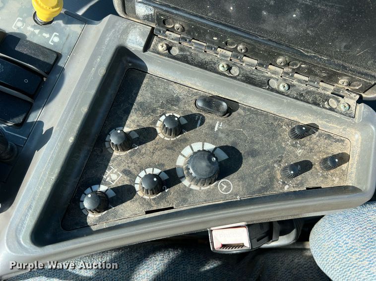 image for item II9073 2003 New Holland TG210  MFWD tractor