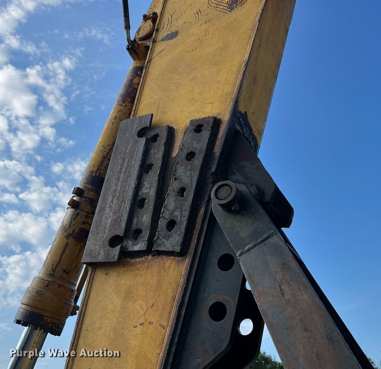 image for item II9135 Komatsu PC220LC-5  excavator