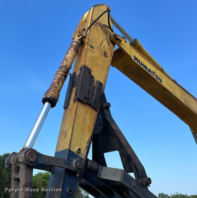 image for item II9135 Komatsu PC220LC-5  excavator