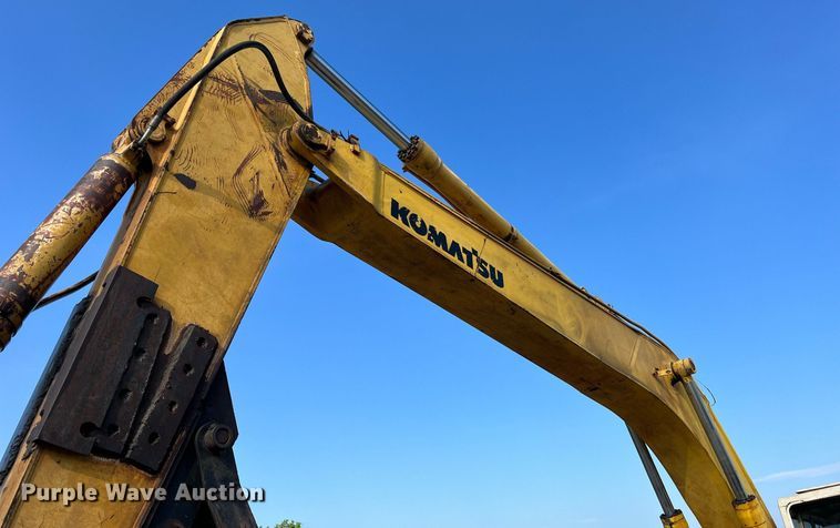 image for item II9135 Komatsu PC220LC-5  excavator