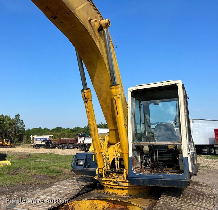 image for item II9135 Komatsu PC220LC-5  excavator