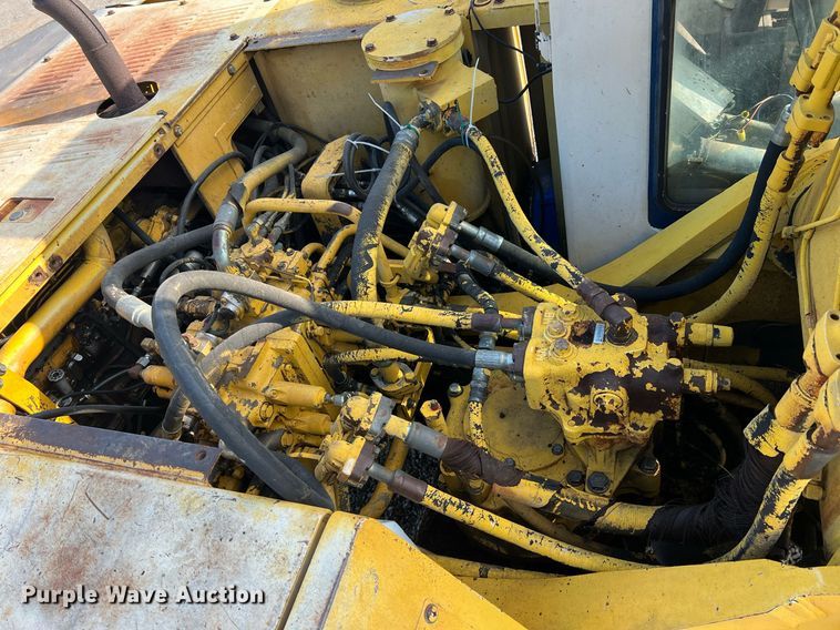 image for item II9135 Komatsu PC220LC-5  excavator