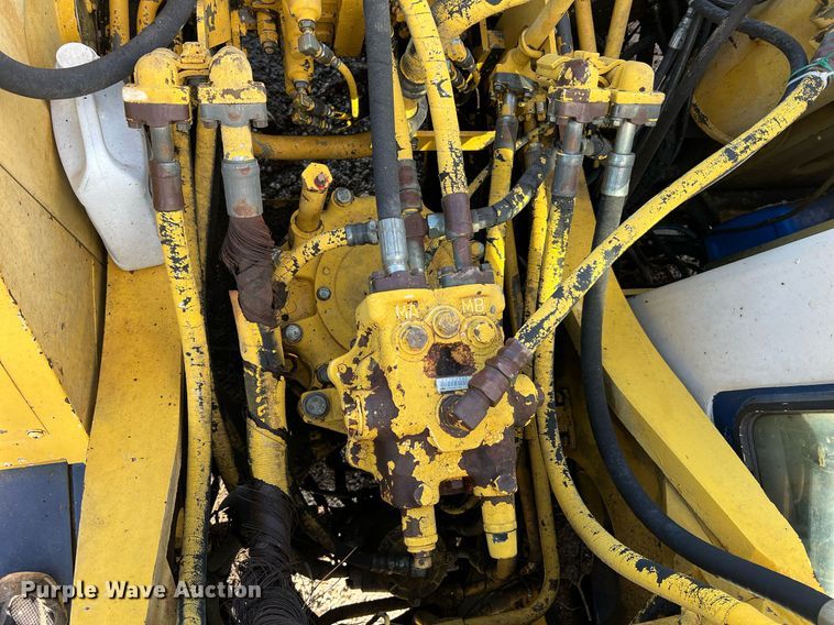 image for item II9135 Komatsu PC220LC-5  excavator