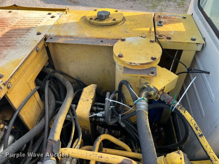 image for item II9135 Komatsu PC220LC-5  excavator
