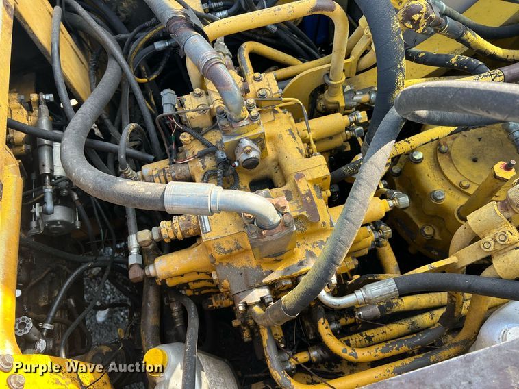 image for item II9135 Komatsu PC220LC-5  excavator