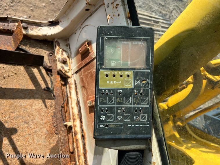 image for item II9135 Komatsu PC220LC-5  excavator