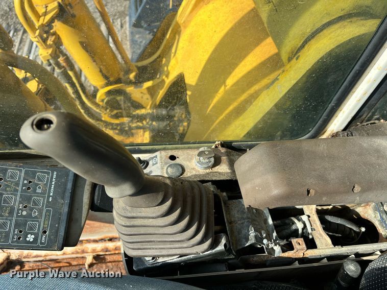 image for item II9135 Komatsu PC220LC-5  excavator