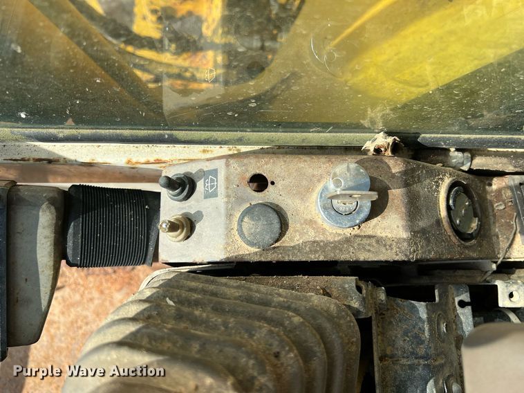 image for item II9135 Komatsu PC220LC-5  excavator