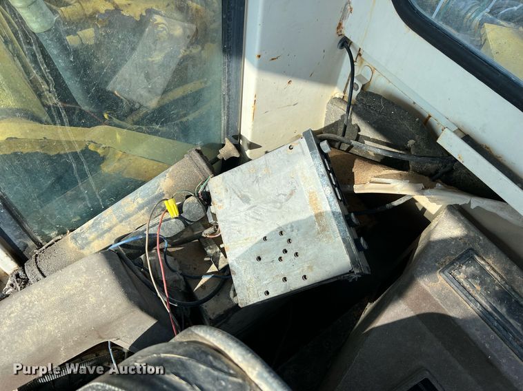 image for item II9135 Komatsu PC220LC-5  excavator