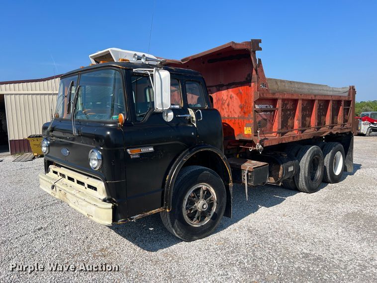 image for item II9138 1990 Ford CT8000  dump truck