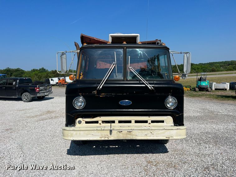 image for item II9138 1990 Ford CT8000  dump truck