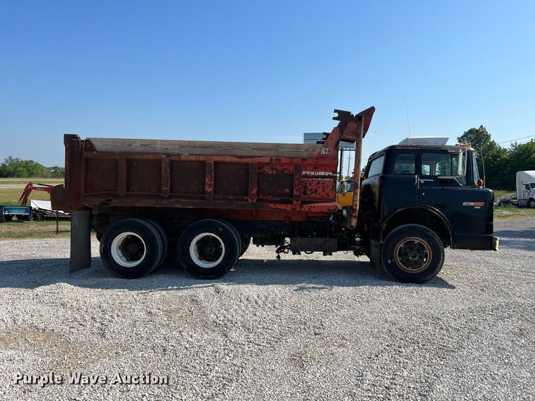 image for item II9138 1990 Ford CT8000  dump truck