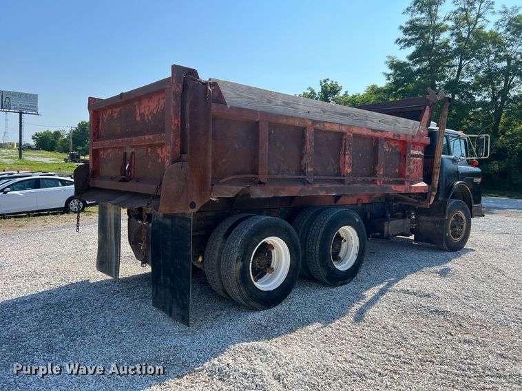 image for item II9138 1990 Ford CT8000  dump truck