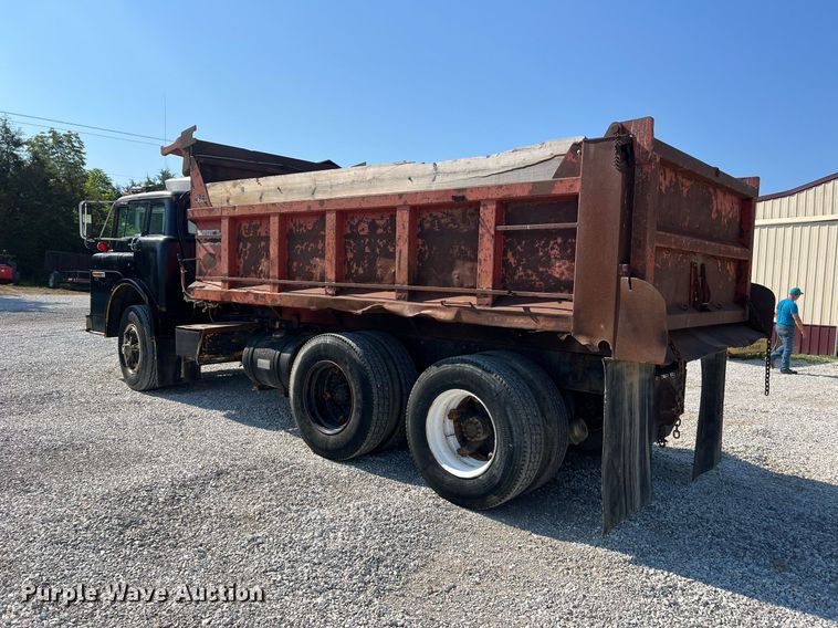 image for item II9138 1990 Ford CT8000  dump truck