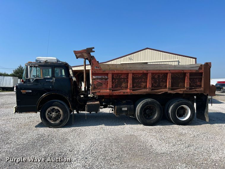 image for item II9138 1990 Ford CT8000  dump truck