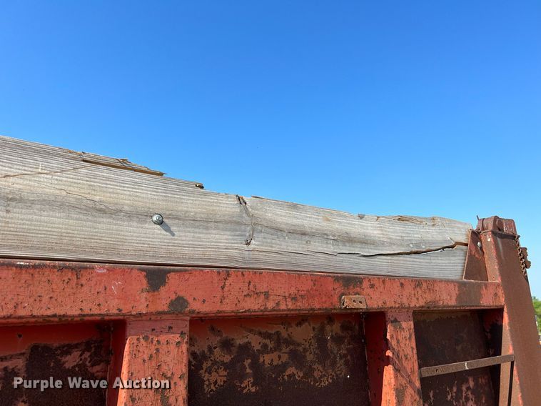 image for item II9138 1990 Ford CT8000  dump truck