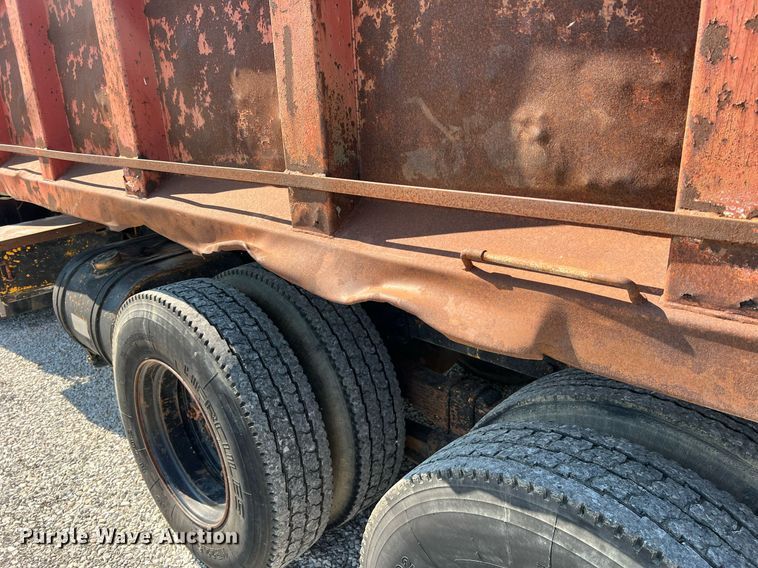 image for item II9138 1990 Ford CT8000  dump truck