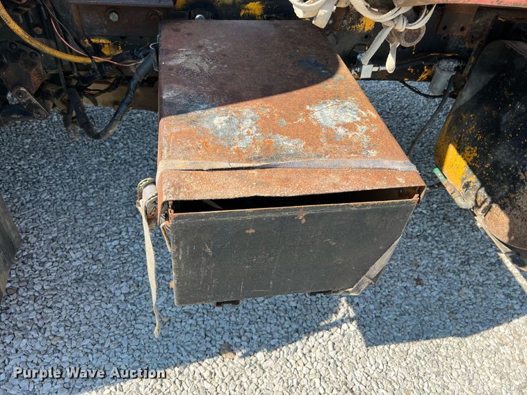 image for item II9138 1990 Ford CT8000  dump truck