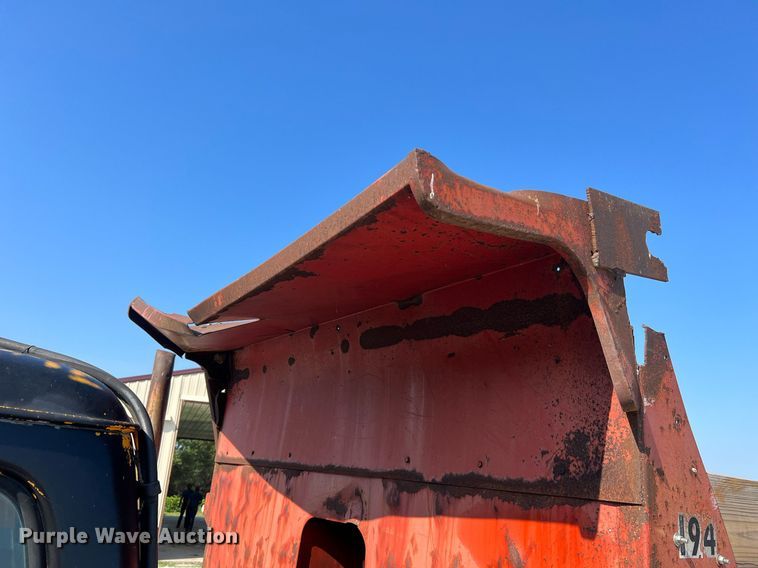 image for item II9138 1990 Ford CT8000  dump truck