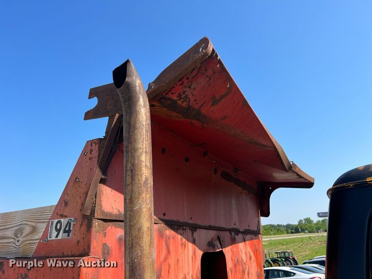 image for item II9138 1990 Ford CT8000  dump truck