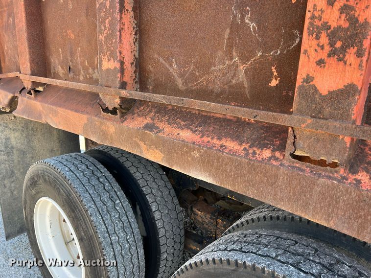 image for item II9138 1990 Ford CT8000  dump truck