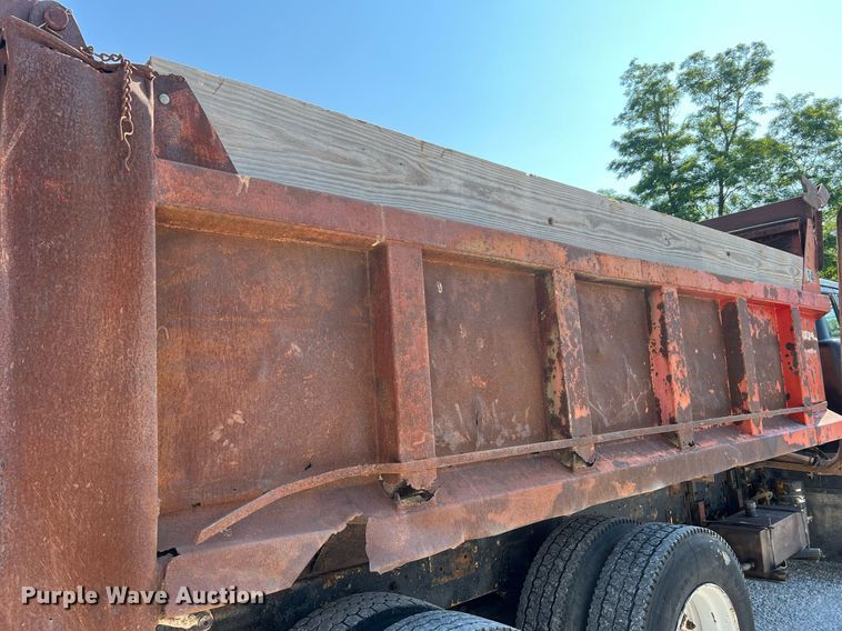 image for item II9138 1990 Ford CT8000  dump truck