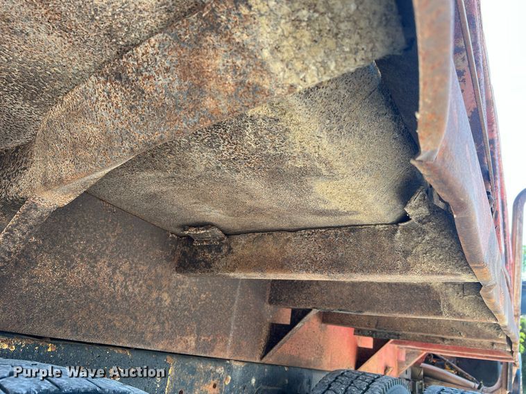 image for item II9138 1990 Ford CT8000  dump truck