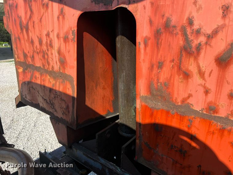 image for item II9138 1990 Ford CT8000  dump truck