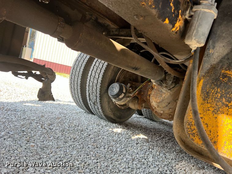 image for item II9138 1990 Ford CT8000  dump truck