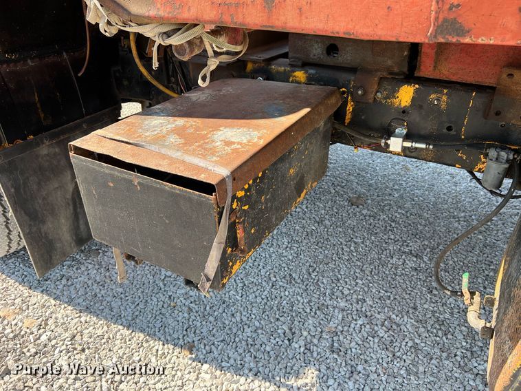 image for item II9138 1990 Ford CT8000  dump truck