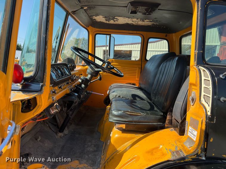 image for item II9138 1990 Ford CT8000  dump truck