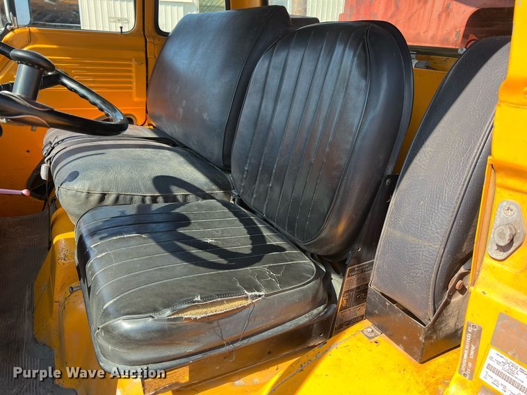 image for item II9138 1990 Ford CT8000  dump truck