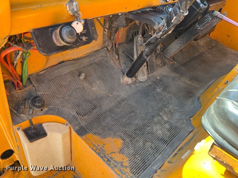 image for item II9138 1990 Ford CT8000  dump truck