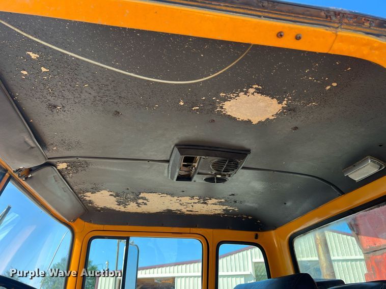 image for item II9138 1990 Ford CT8000  dump truck