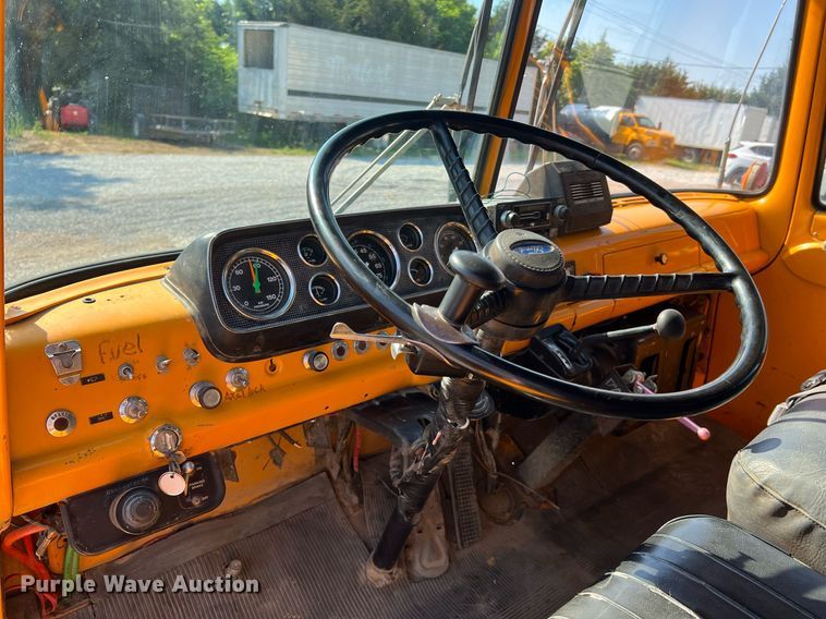 image for item II9138 1990 Ford CT8000  dump truck