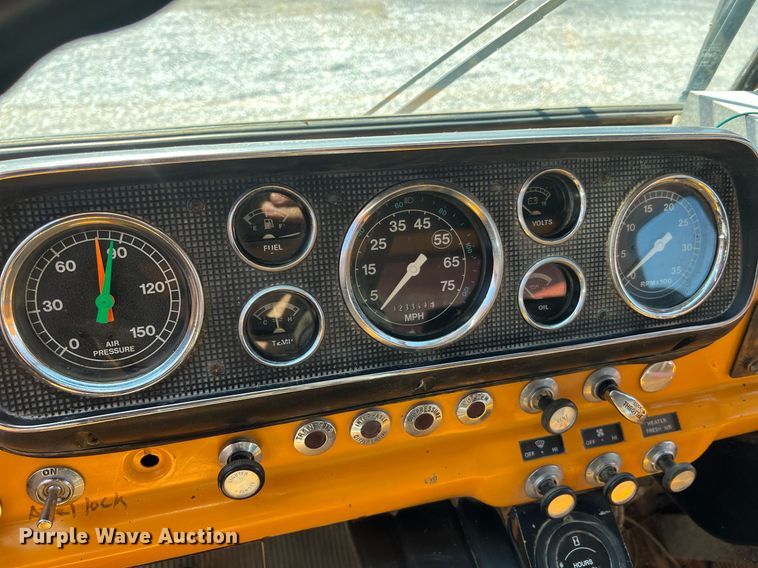 image for item II9138 1990 Ford CT8000  dump truck