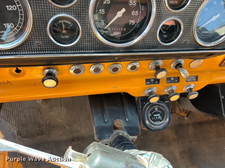 image for item II9138 1990 Ford CT8000  dump truck