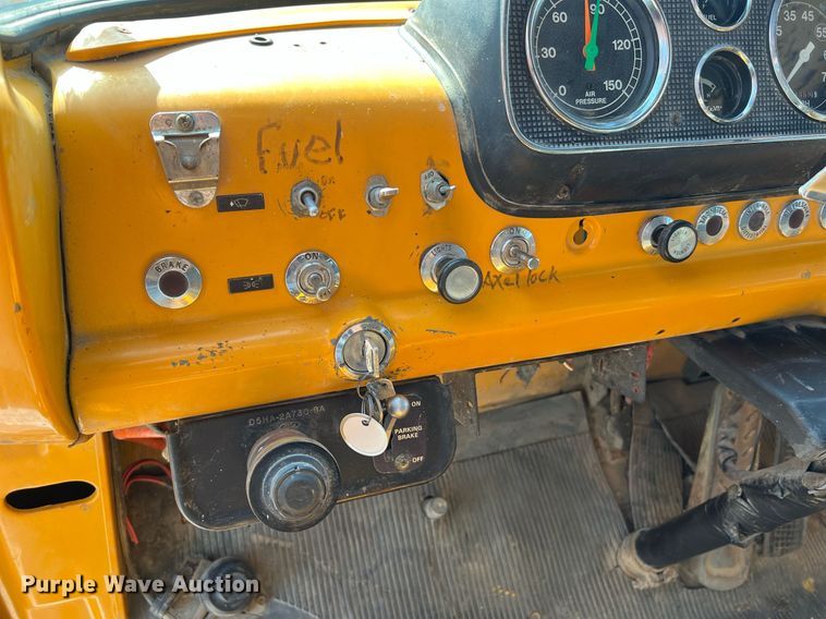 image for item II9138 1990 Ford CT8000  dump truck