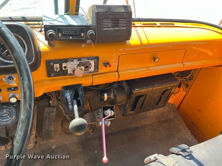 image for item II9138 1990 Ford CT8000  dump truck