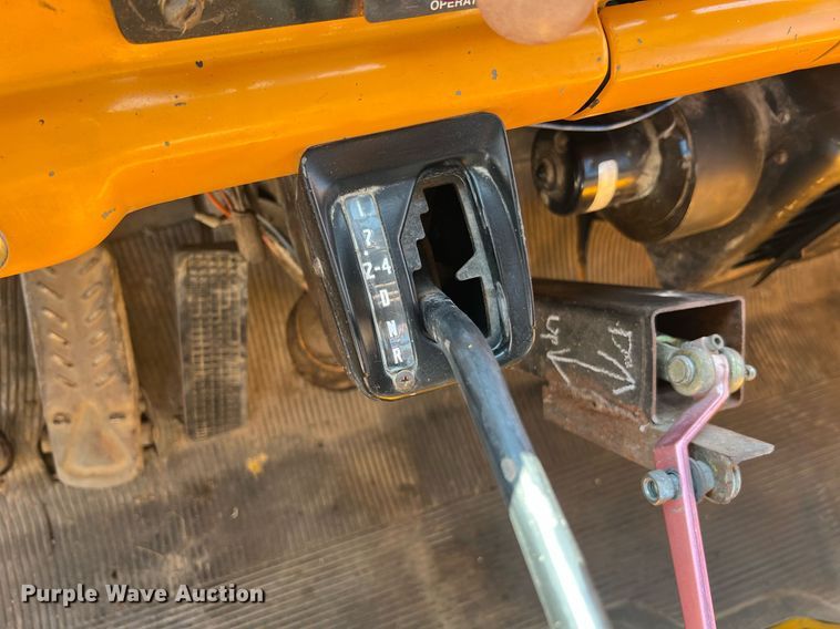 image for item II9138 1990 Ford CT8000  dump truck