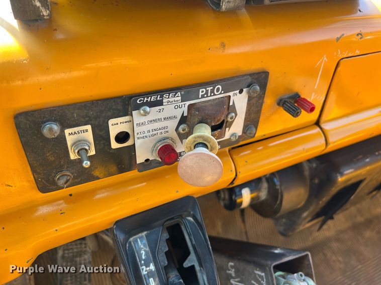 image for item II9138 1990 Ford CT8000  dump truck