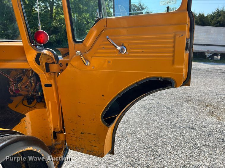 image for item II9138 1990 Ford CT8000  dump truck