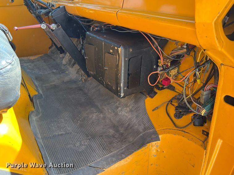 image for item II9138 1990 Ford CT8000  dump truck