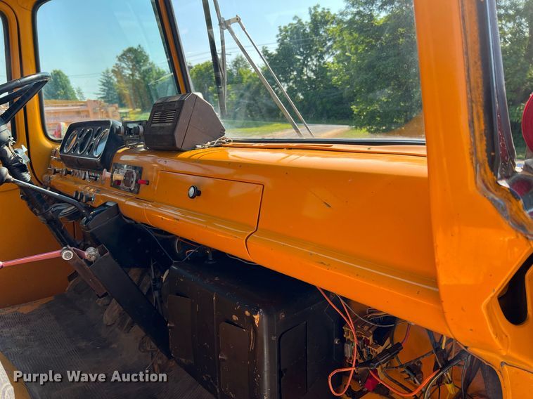 image for item II9138 1990 Ford CT8000  dump truck