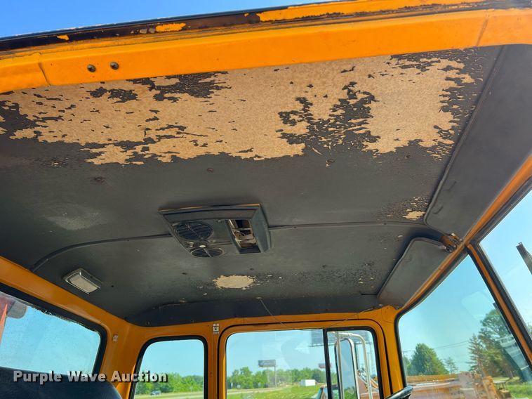 image for item II9138 1990 Ford CT8000  dump truck